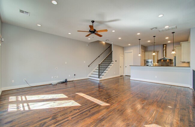 Building Photo - 517 Fowler St