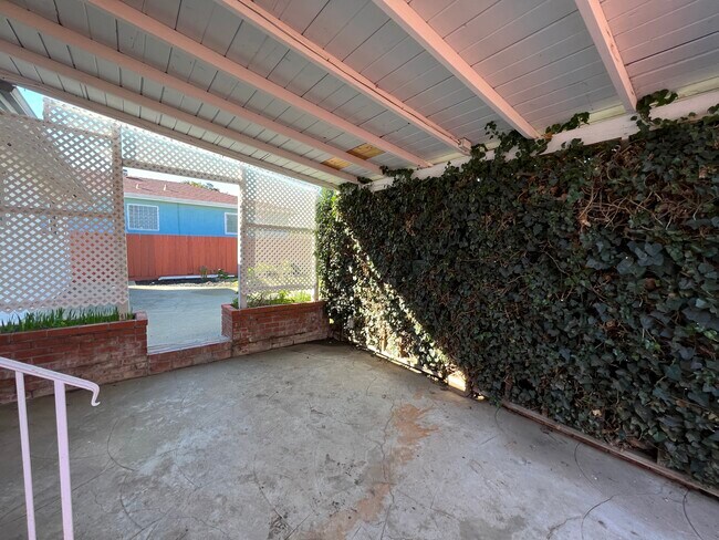 Building Photo - 3856 Brookside Dr