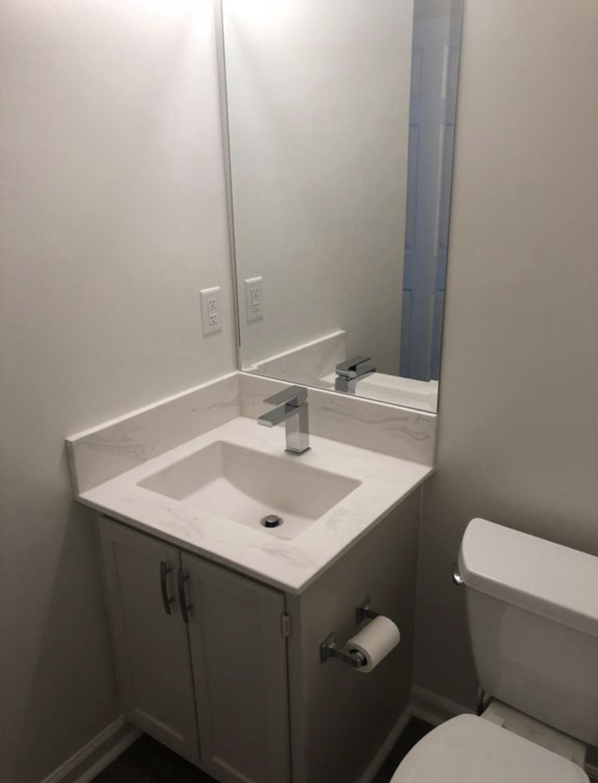 Hall bathroom - 5403 Ivocet Dr