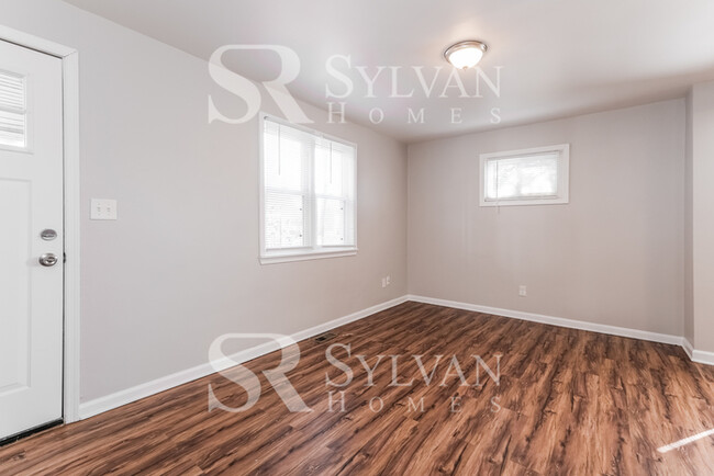 Building Photo - Updated 3 level townhome available now!