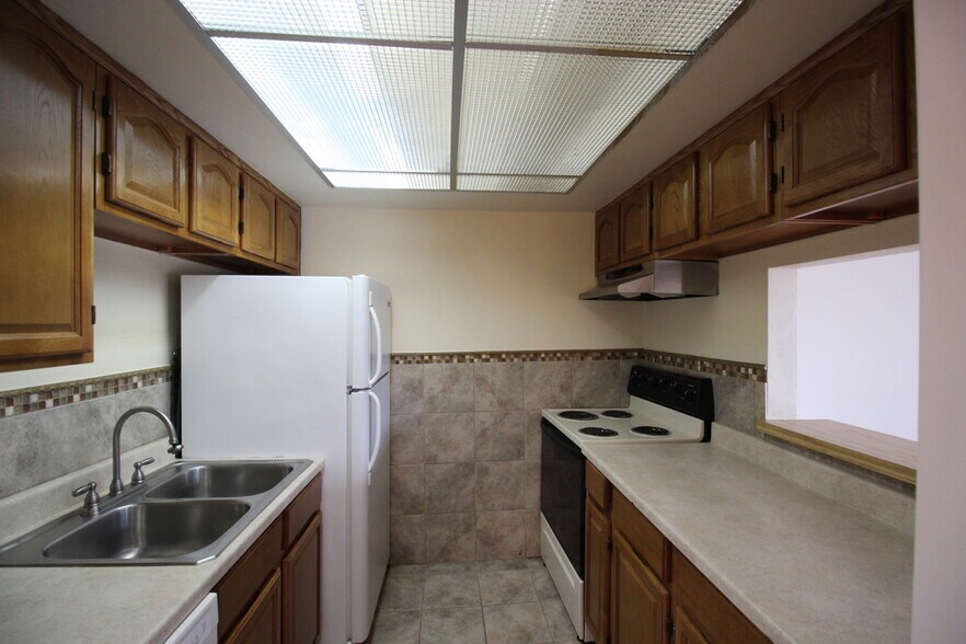 Building Photo - 8401 N New Braunfels Ave