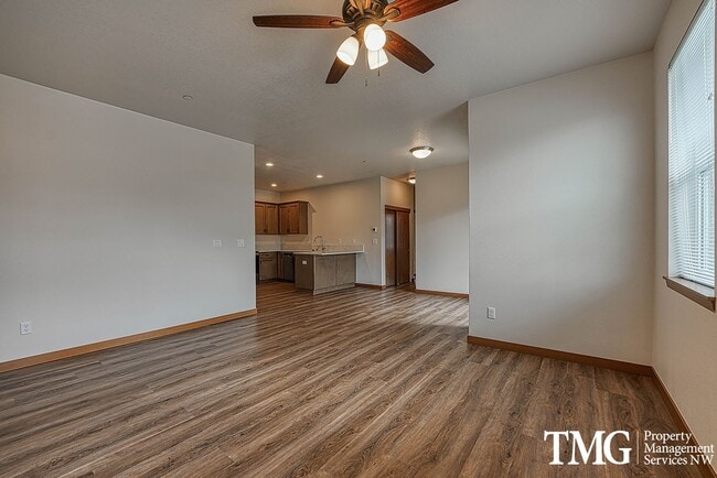 Building Photo - 2BD Duplex in Great Washougal Location! Beautiful Finishes!