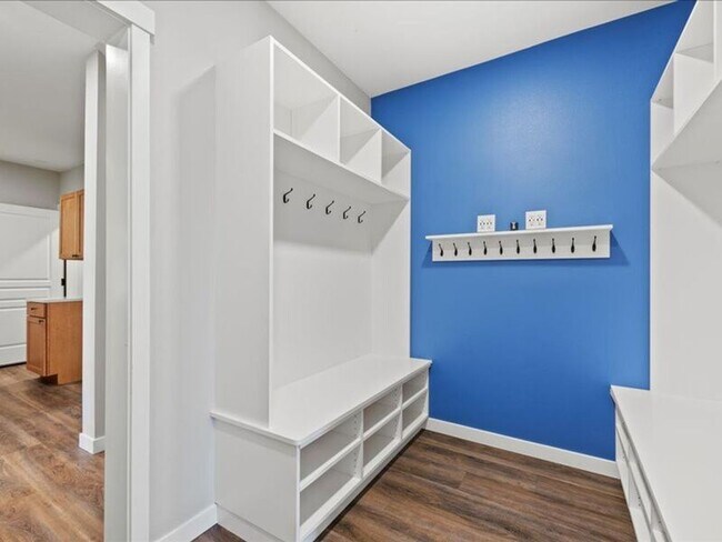 Building Photo - 617 Esperanza Ct