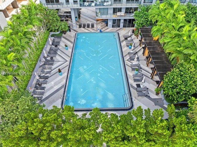 Building Photo - 121 NE 34th St