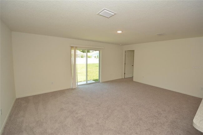 Building Photo - 11 Roxland Ln