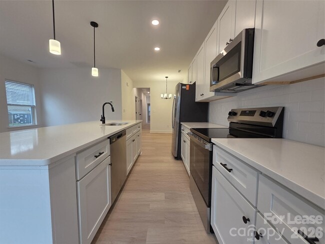 Building Photo - 420 S Shaver St