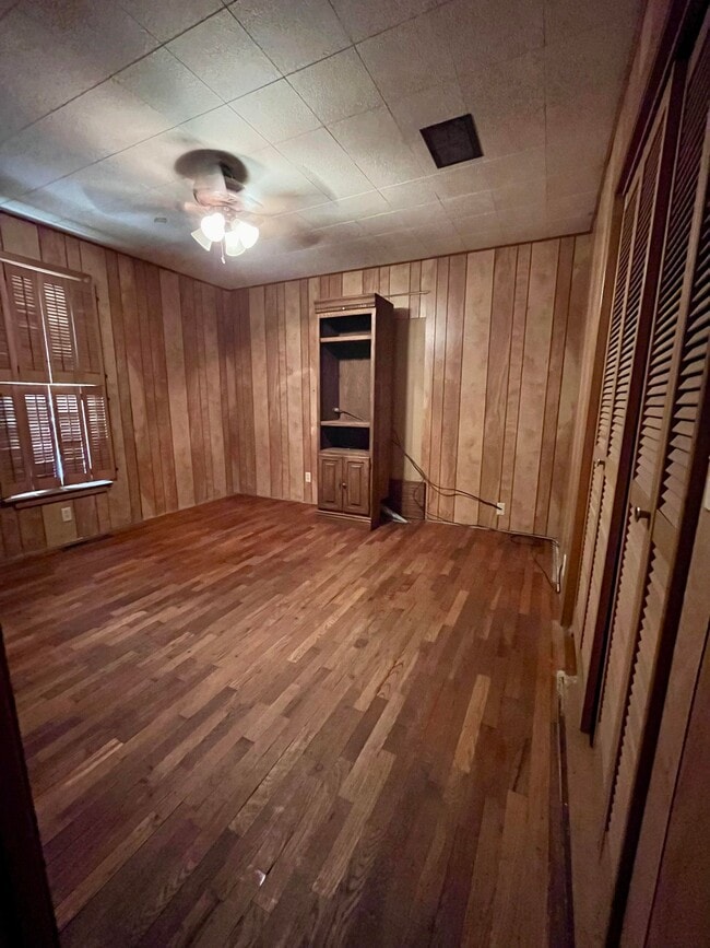 Building Photo - 315 W Pine Ave