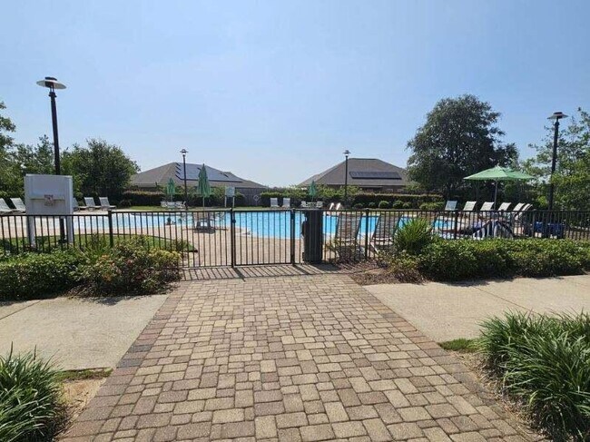 Building Photo - 1034 Limpkin St