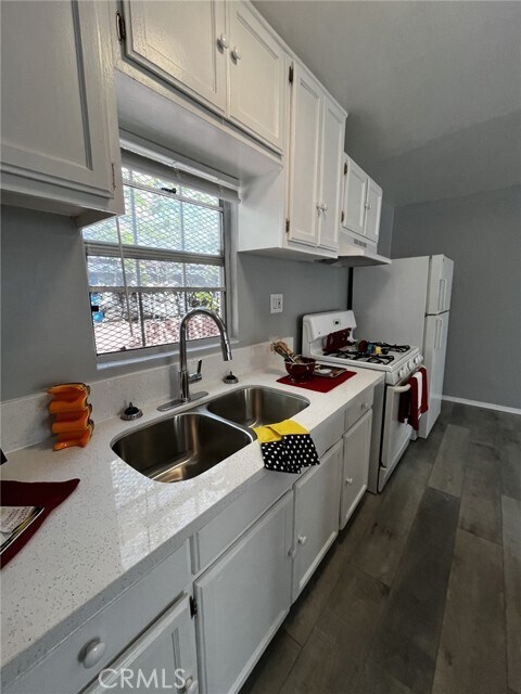 Building Photo - 4518 Normandie Ave