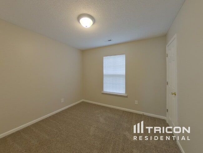 Building Photo - 4 Sawdust Ct