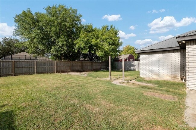 Building Photo - 3900 Gabriella Dr