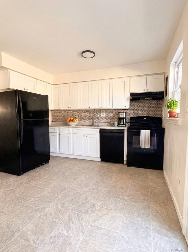 Building Photo - 5 Wildwood Dr