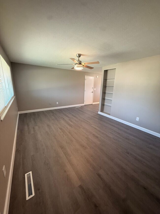 Building Photo - 4320 Harbison St