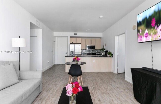 Building Photo - 1111 SW 1st Ave