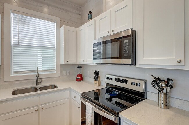 Building Photo - 527 Sand Burr Ln