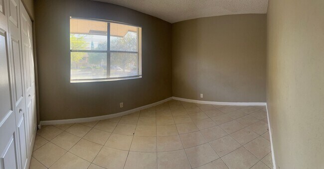 Building Photo - BEAUTIFUL 2/2 IN THE HEART OF CORAL SPRINGS