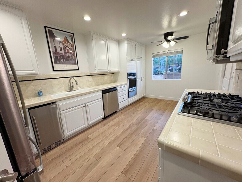 Building Photo - 5200 White Oak Ave