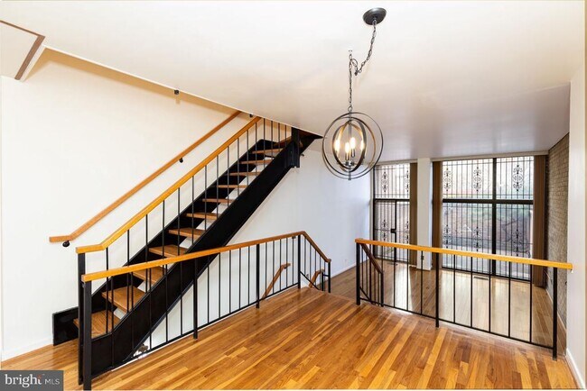 Building Photo - 204 M St SW