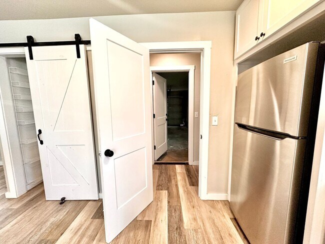 Building Photo - 4 Bed Spacious Midwest city House