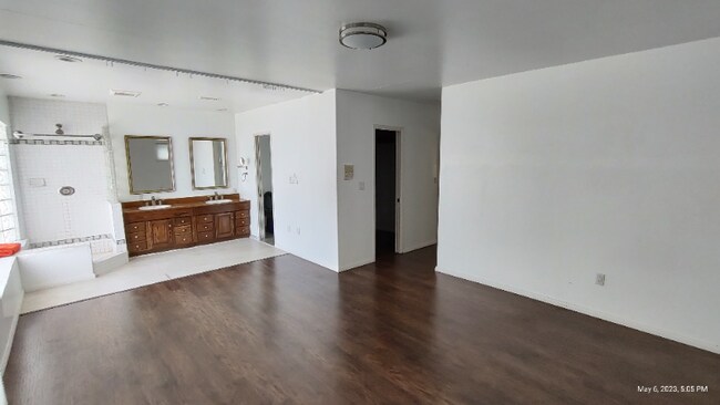 Building Photo - 5509 W 119th St