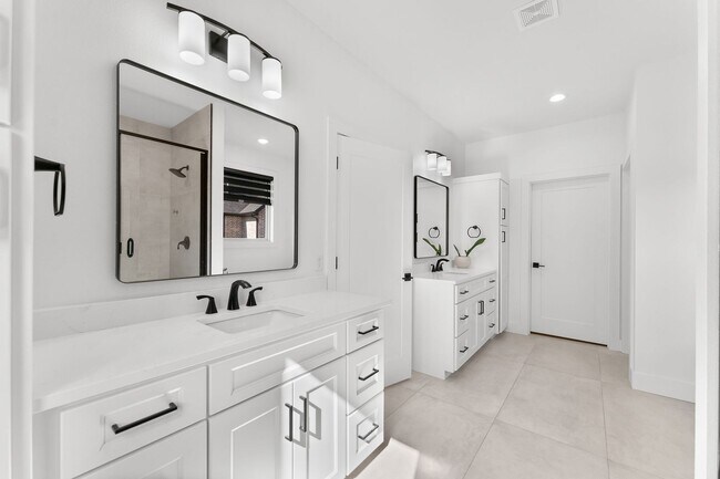 Building Photo - Gorgeous Rental in Wild House East Springfield
