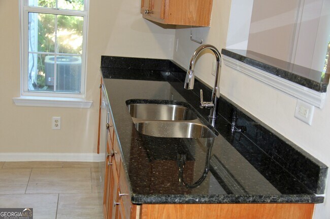 Building Photo - 962 Tree Creek Blvd