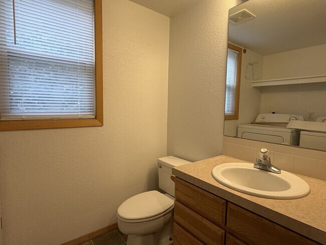 Building Photo - Elevated Living in Fort Collins – Stylish 3 Bed 3.5 Bath Home