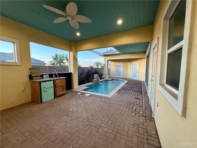 Building Photo - 25 Lago Washington