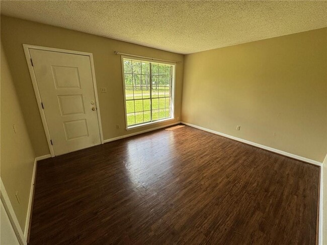 Building Photo - 24 Bethel Forest Dr S