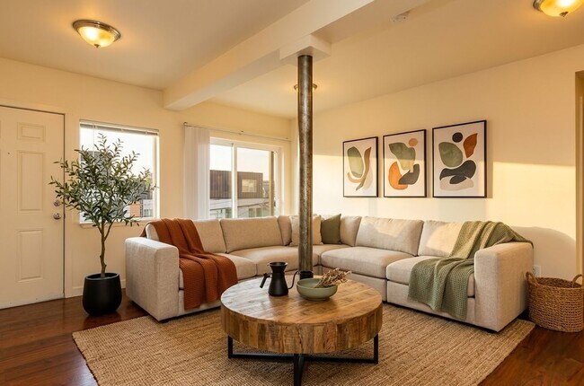 Building Photo - Sun-Filled 2BR/2BA Retreat w/ Split Layout, In-Unit W/D & Parking – Spacious 1,009 Sq Ft!