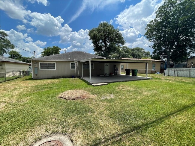 Building Photo - 617 Fostoria Ln