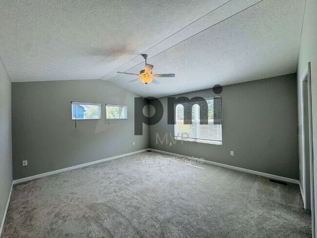 Building Photo - 5749 Shadowfair Ln