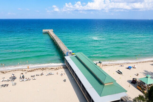 Building Photo - 16699 Collins Ave