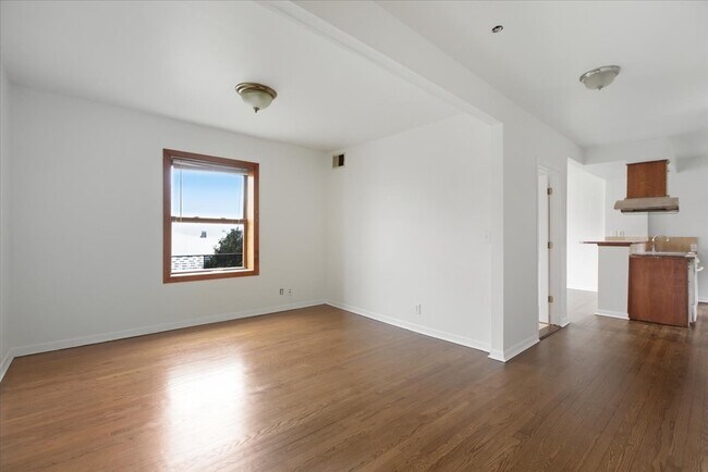 Building Photo - 3558 W Cortland St