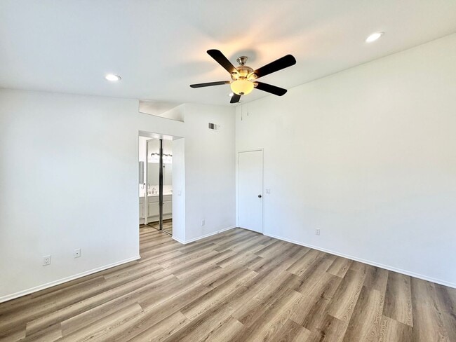 Building Photo - Stunning 4 Bedroom Home in California Tradewinds
