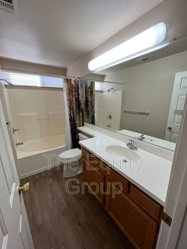 Building Photo - 1422 E Mesa Ct