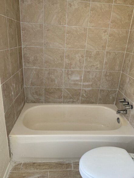 Building Photo - 6108 Lazy River Dr