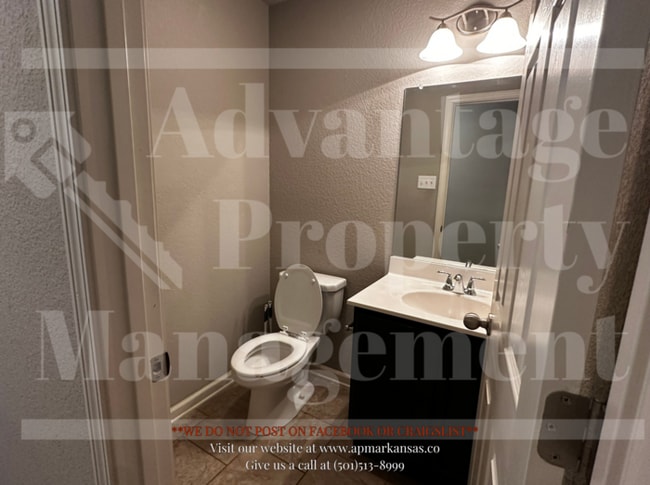 Building Photo - Two-Story home located in the vibrant city...