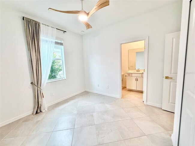 Building Photo - 10995 Pinot Dr