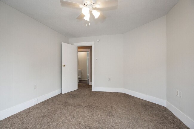 Building Photo - 1432 W 110th St