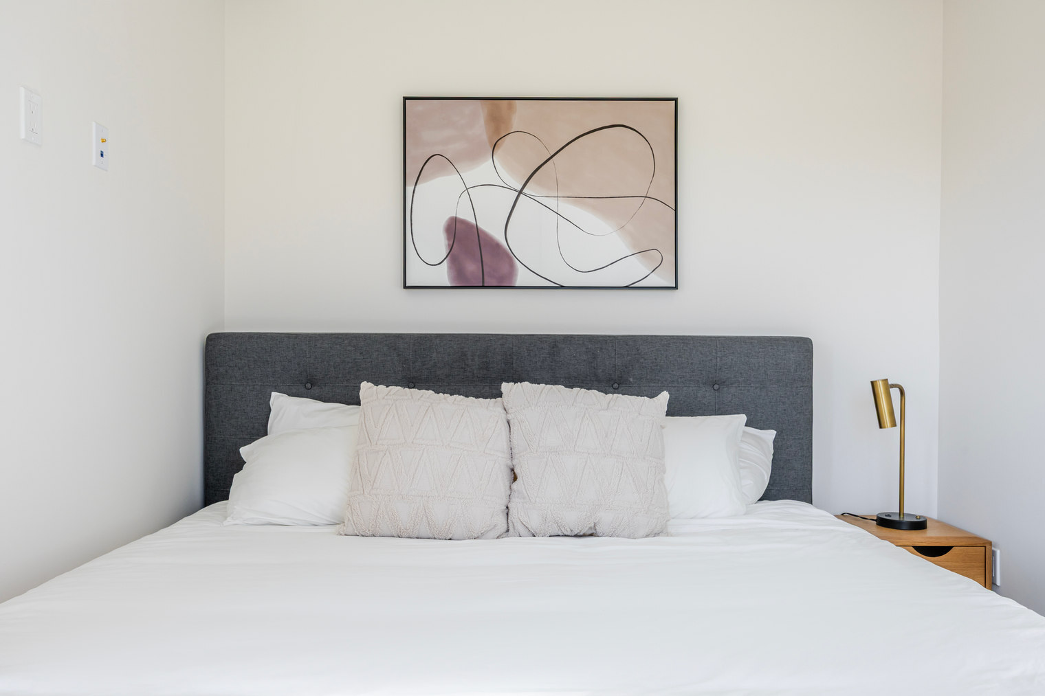 Building Photo - 611 N Virgil Ave