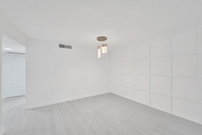 Building Photo - 3800 N Hills Dr