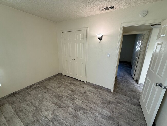 Building Photo - Great Location Near Hwy 41 – 3 Bedroom Home with Big Backyard!