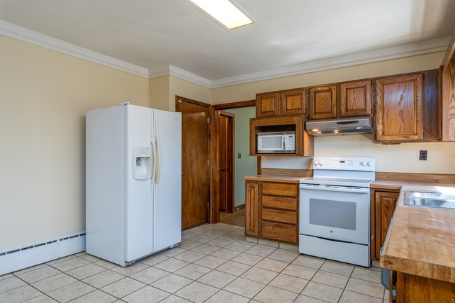 Building Photo - 443 Selica Rd