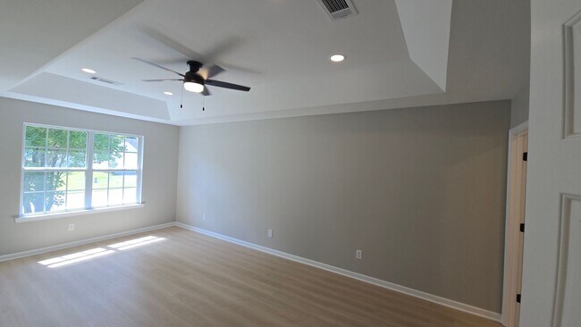 Building Photo - 614 Summerhill Dr