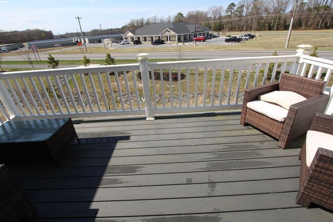 Building Photo - Plantation Lakes a golf community with numerous amenities for residents to enjoy.
