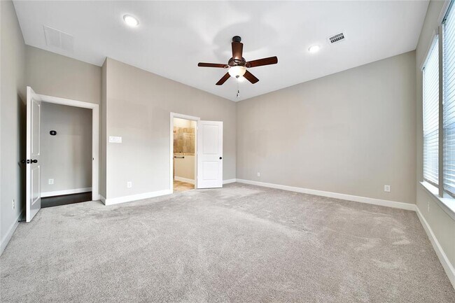 Building Photo - 32193 Park Plains Dr