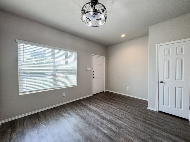 Building Photo - 13019 Heathers Elm