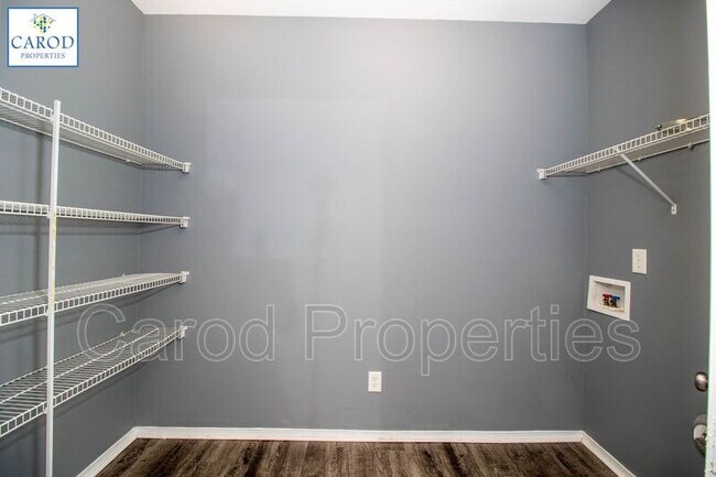 Building Photo - 8630 Redding Glen Ave