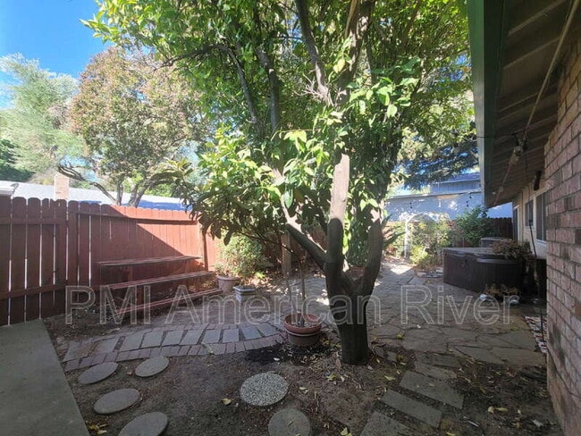 Building Photo - 8387 La Riviera Dr